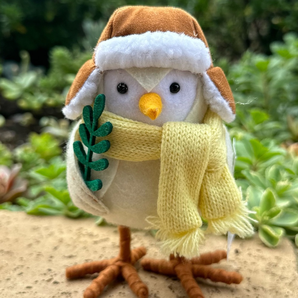 Target Wondershop 2023 Christmas Featherly Friends bird Chip 6.25"